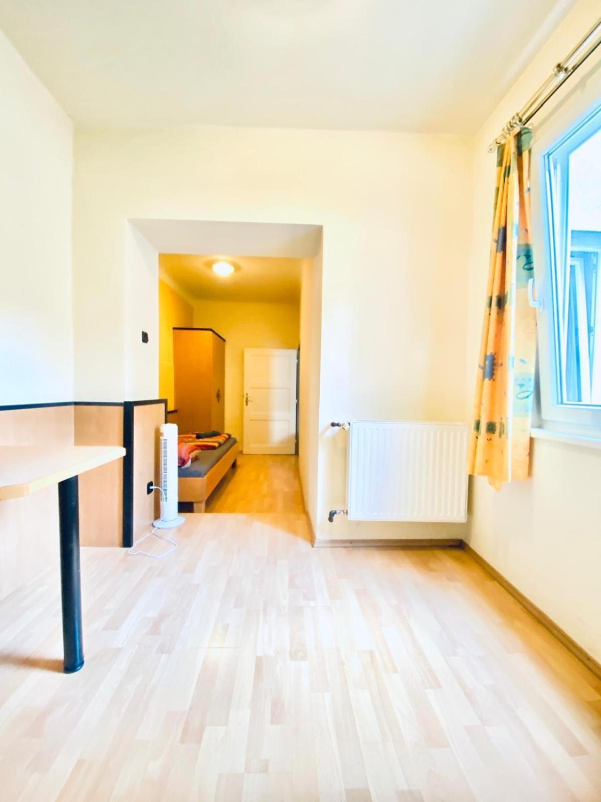 Affordable Central Rooms, 10-Min To Lugner City ウィーン エクステリア 写真