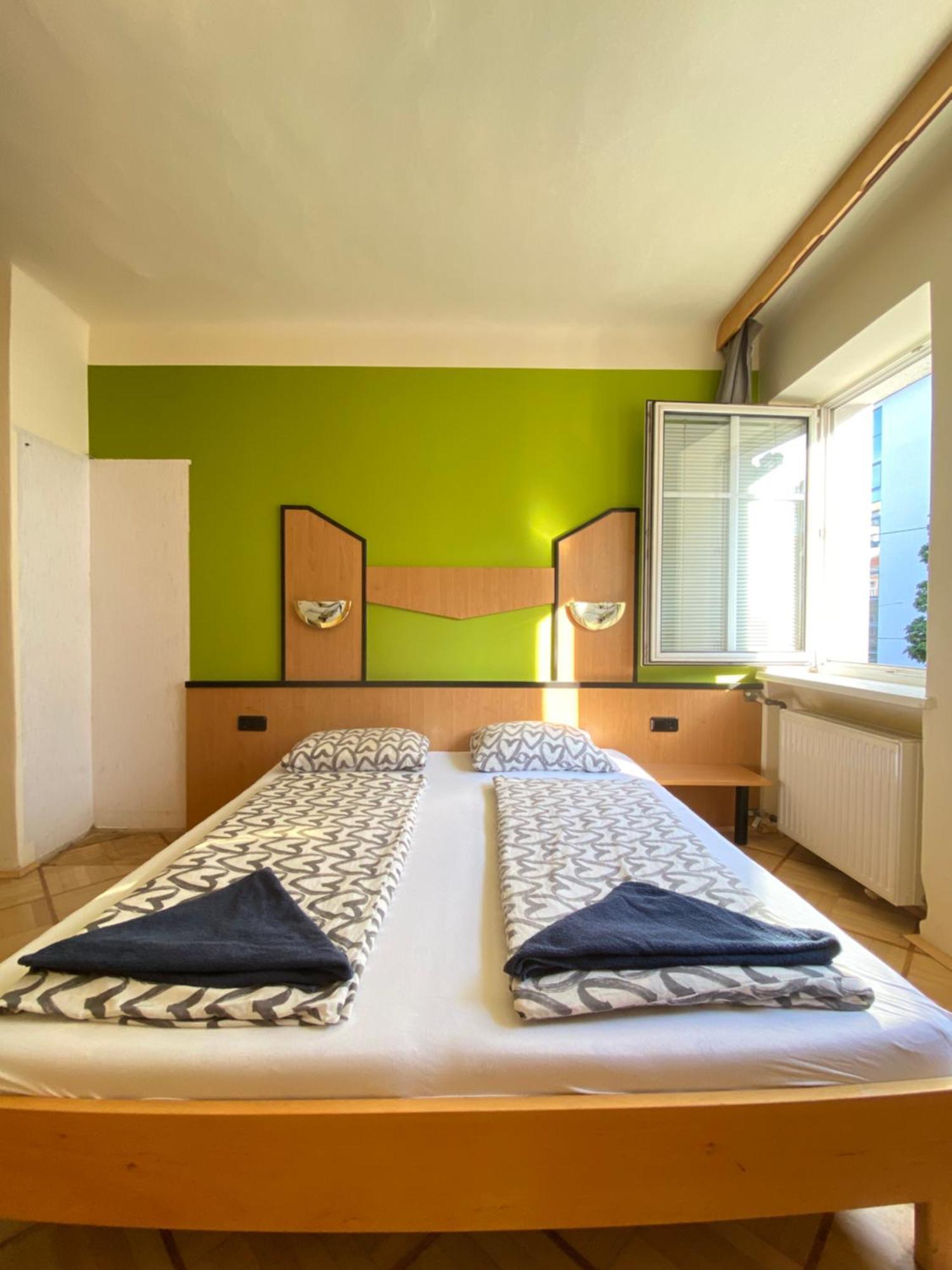 Affordable Central Rooms, 10-Min To Lugner City ウィーン エクステリア 写真