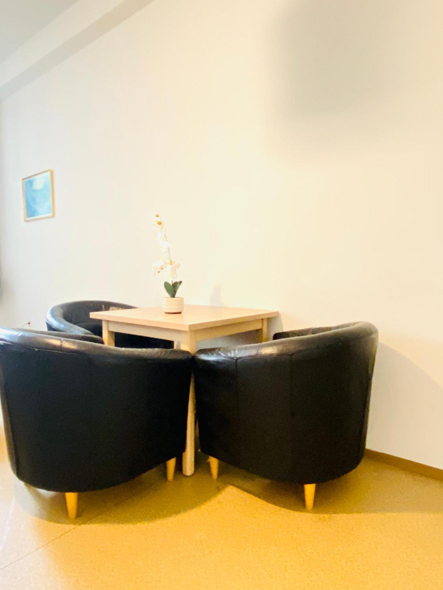 Affordable Central Rooms, 10-Min To Lugner City ウィーン エクステリア 写真