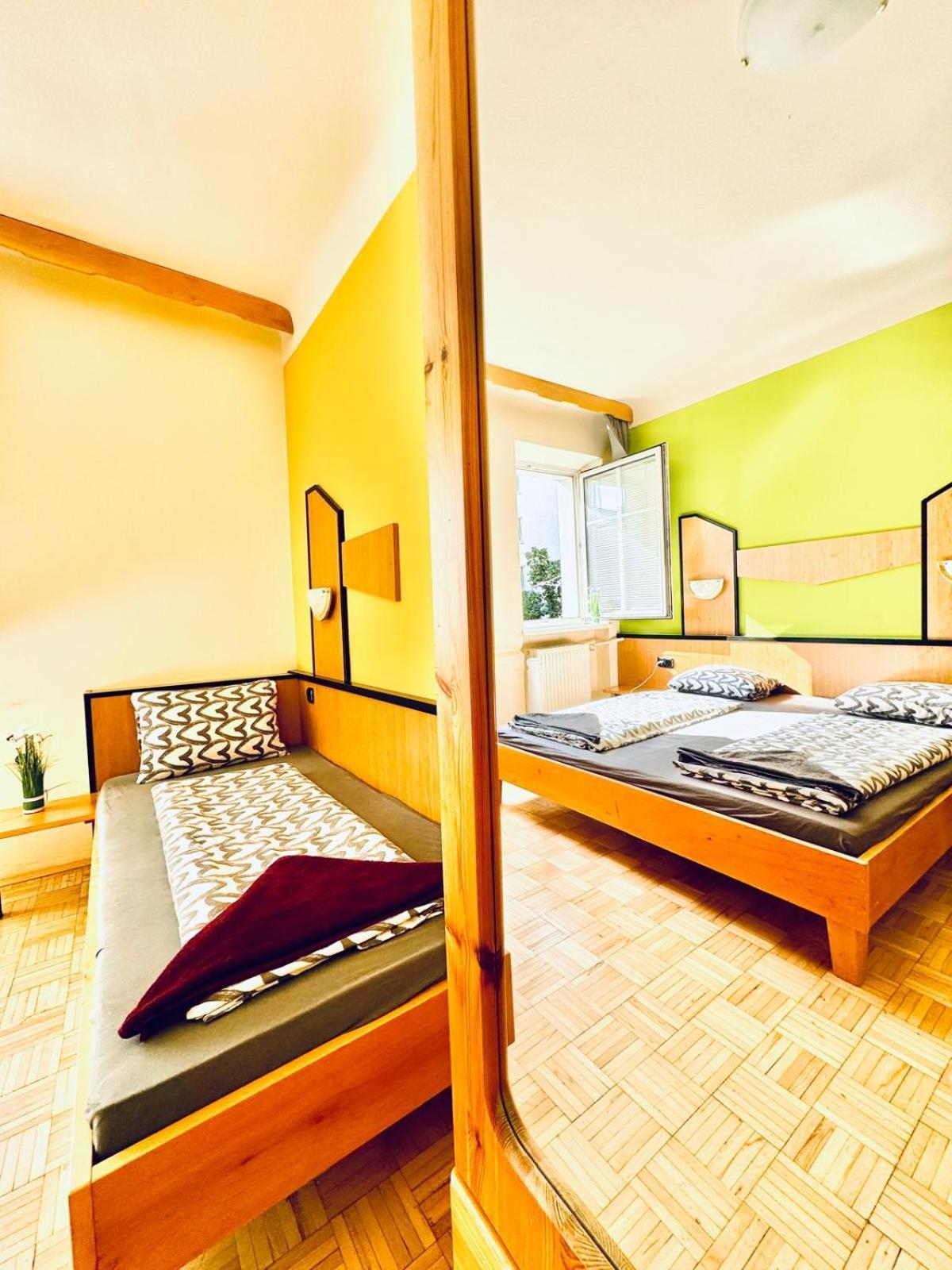 Affordable Central Rooms, 10-Min To Lugner City ウィーン エクステリア 写真
