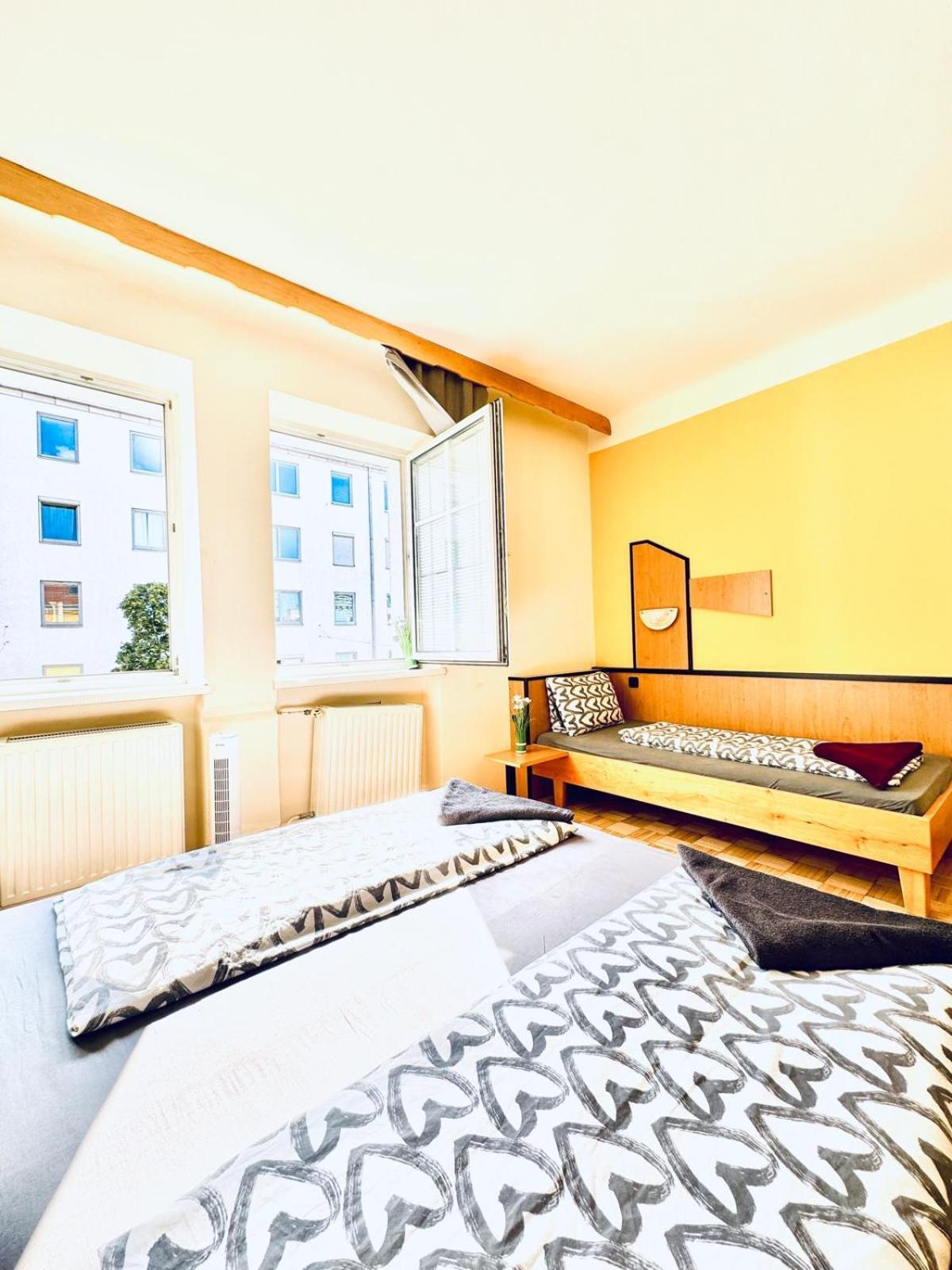Affordable Central Rooms, 10-Min To Lugner City ウィーン エクステリア 写真