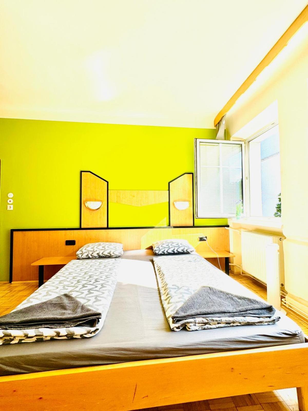 Affordable Central Rooms, 10-Min To Lugner City ウィーン エクステリア 写真