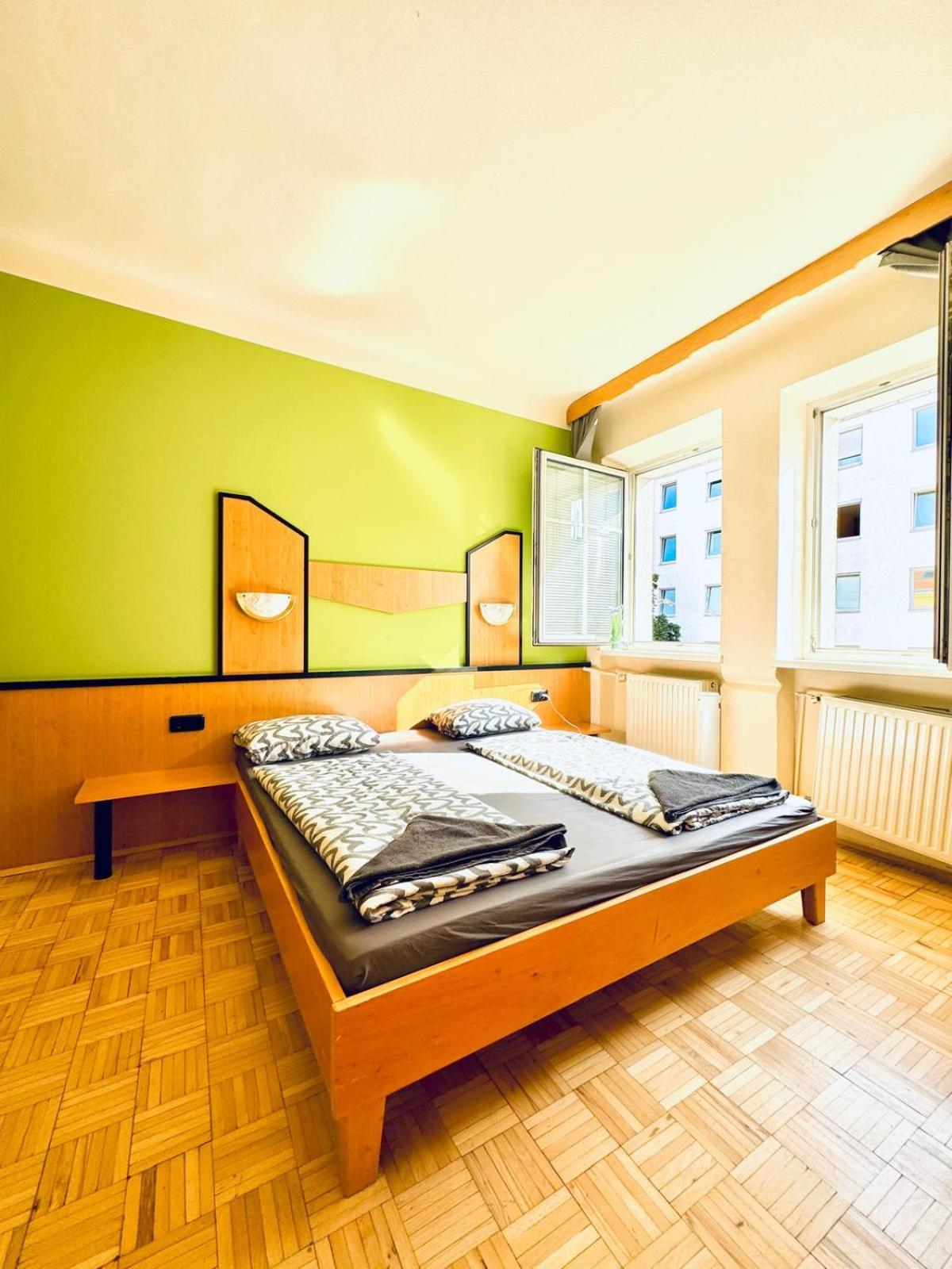Affordable Central Rooms, 10-Min To Lugner City ウィーン エクステリア 写真