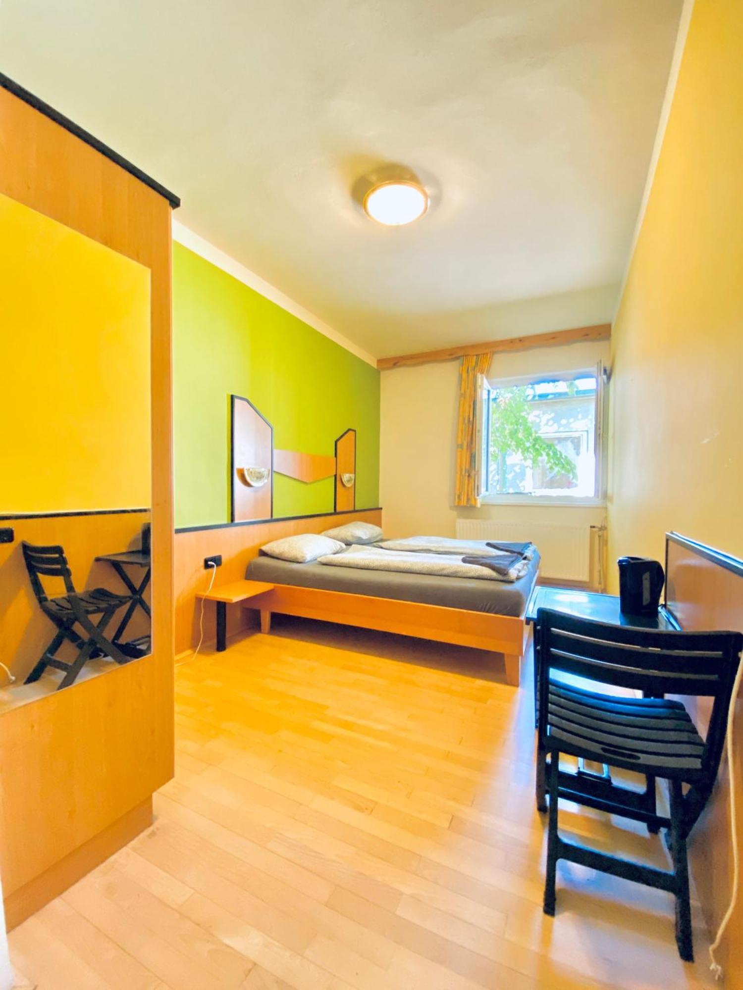 Affordable Central Rooms, 10-Min To Lugner City ウィーン エクステリア 写真
