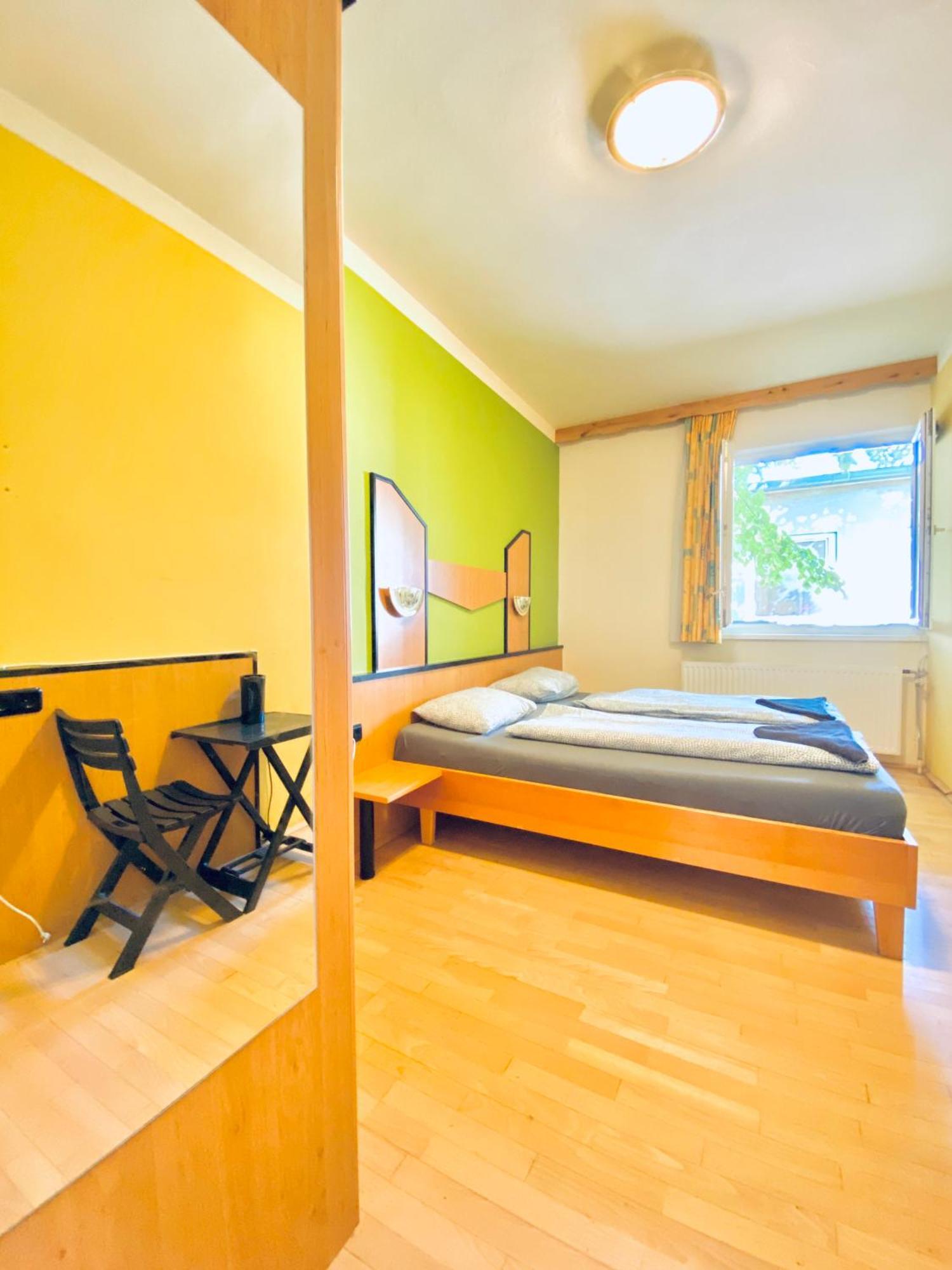 Affordable Central Rooms, 10-Min To Lugner City ウィーン エクステリア 写真