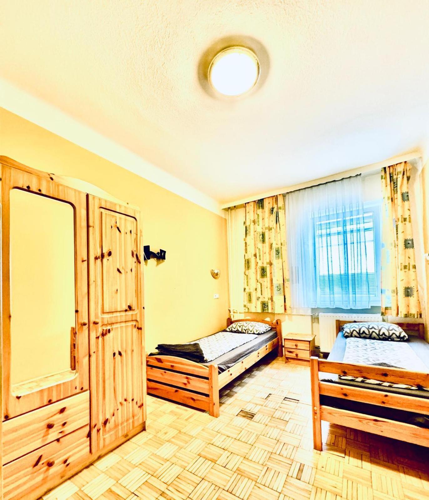 Affordable Central Rooms, 10-Min To Lugner City ウィーン エクステリア 写真