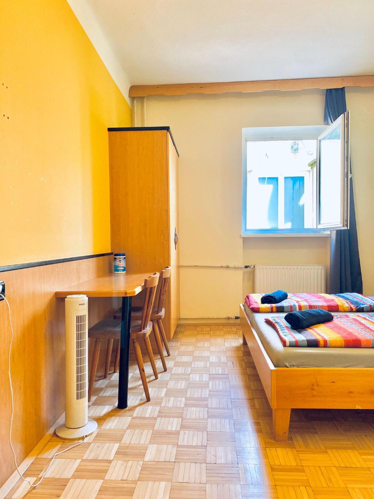 Affordable Central Rooms, 10-Min To Lugner City ウィーン エクステリア 写真