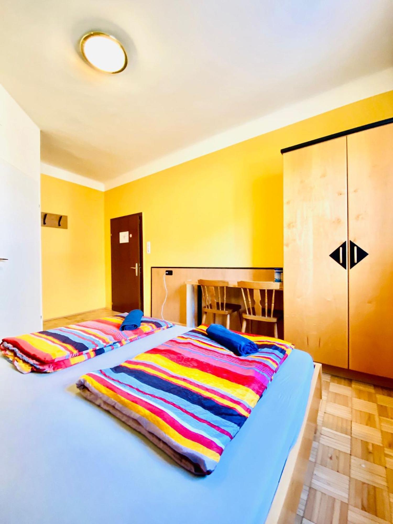 Affordable Central Rooms, 10-Min To Lugner City ウィーン エクステリア 写真
