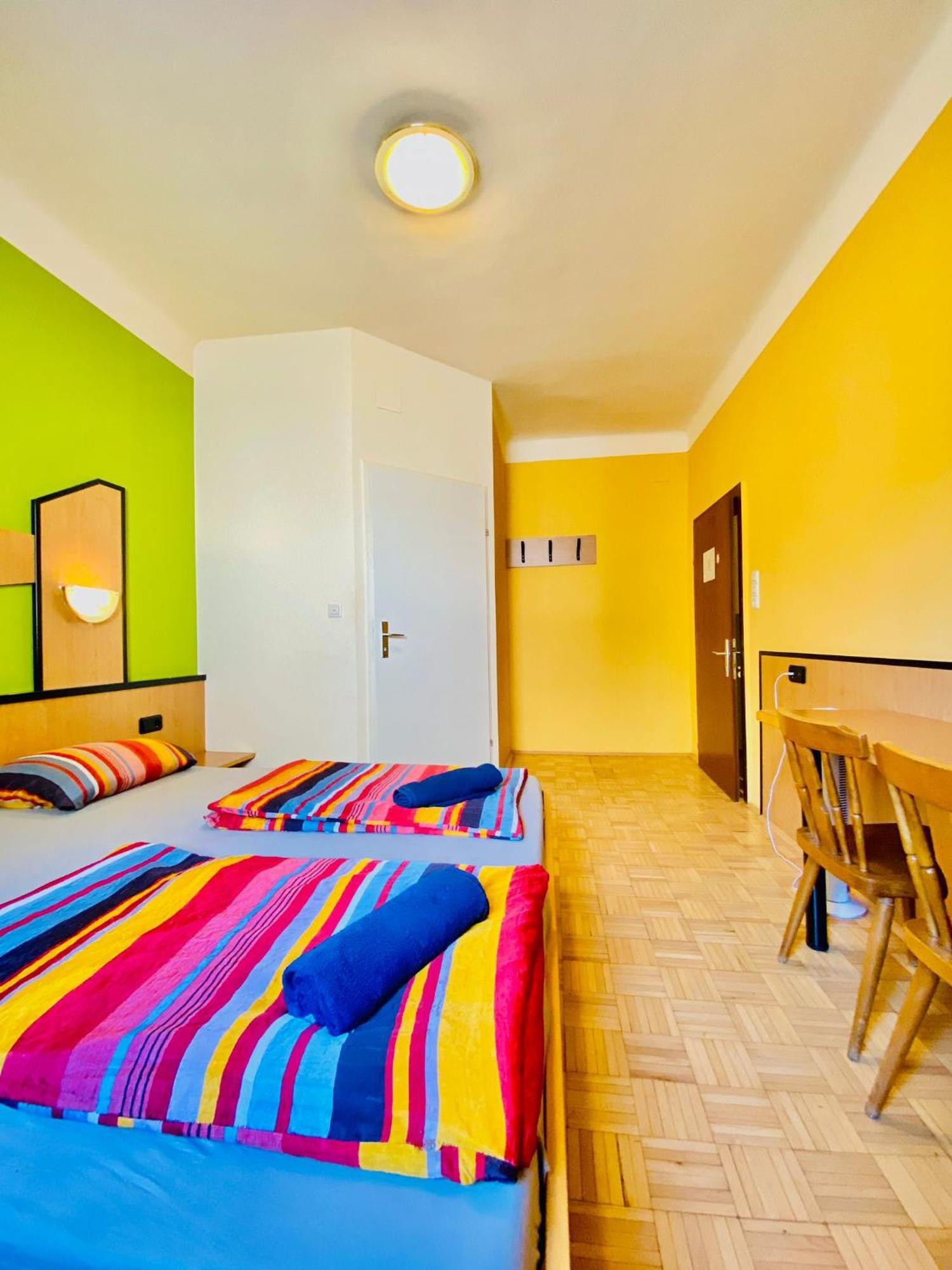 Affordable Central Rooms, 10-Min To Lugner City ウィーン エクステリア 写真