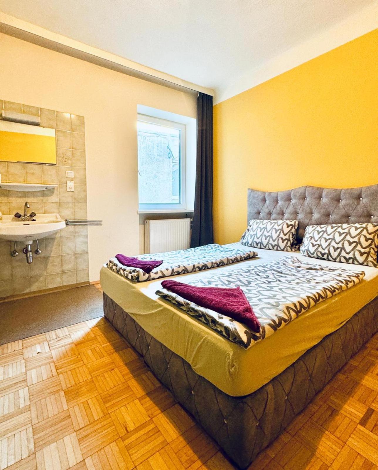 Affordable Central Rooms, 10-Min To Lugner City ウィーン エクステリア 写真